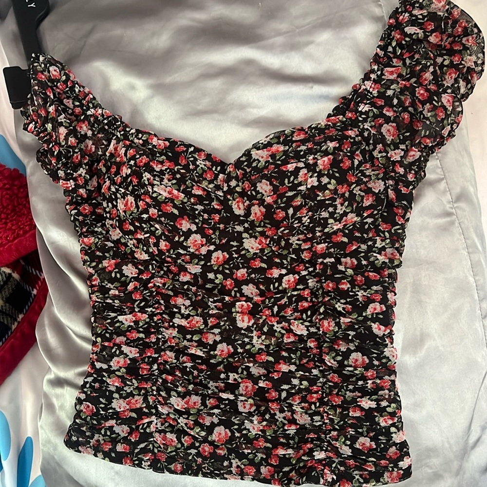 MOA MOA off the shoulder, tight, snatching cropped shirt